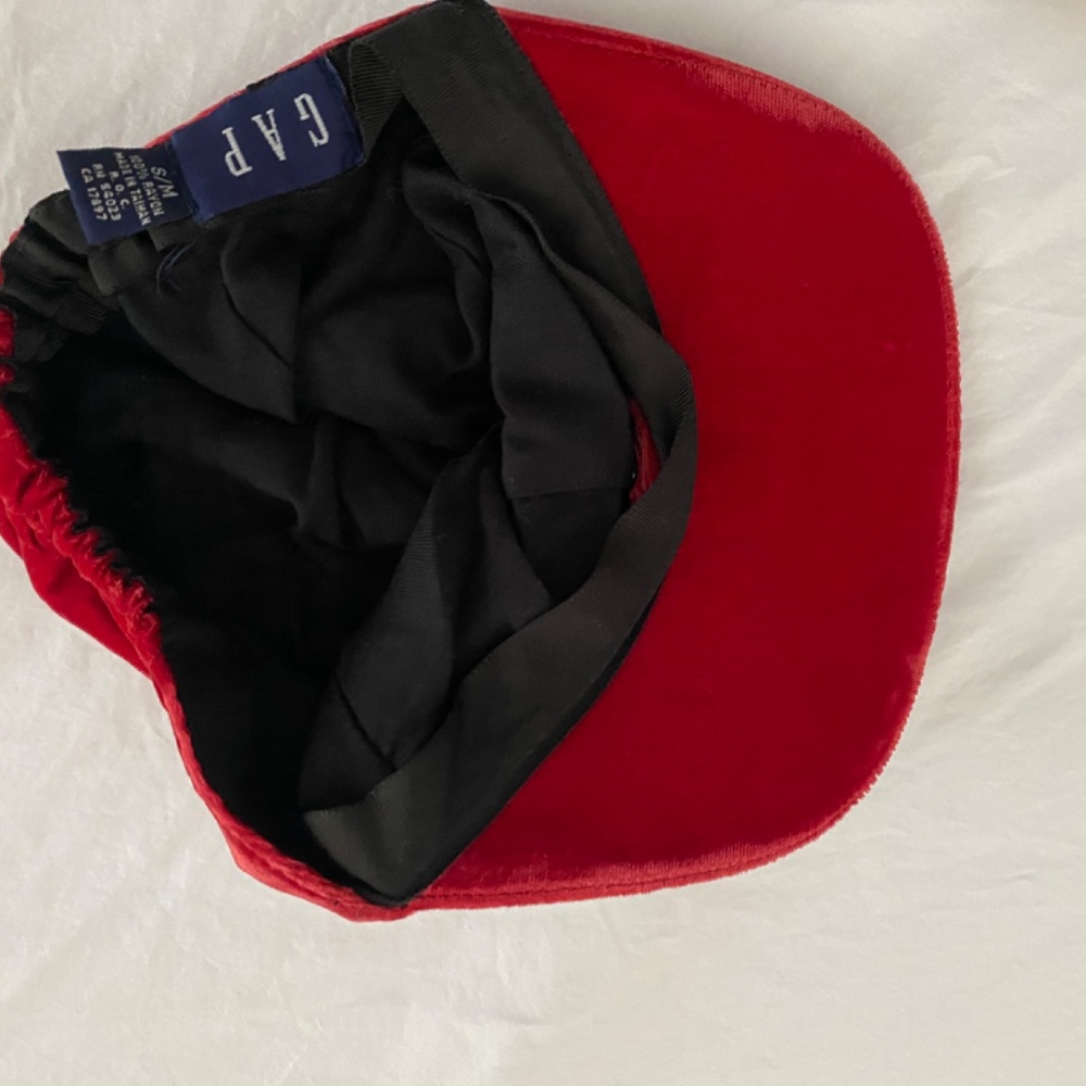 Velvet Cap - Red - Picture 5 of 7